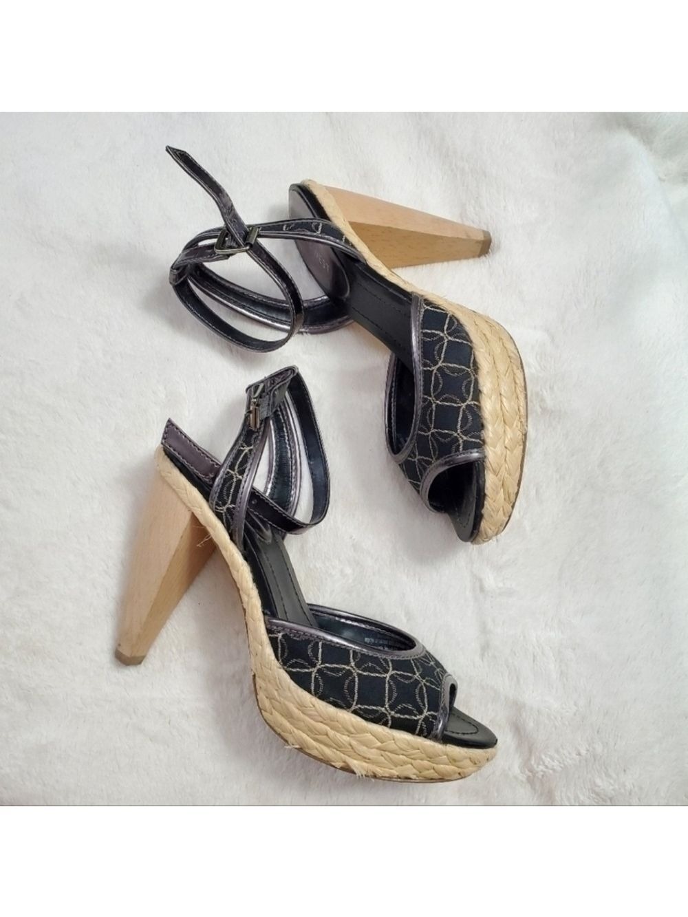 Nine West Black Gold Platform Heels Size 6
